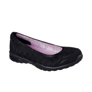 NWOT | Skechers black flats